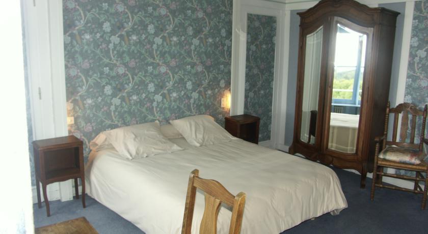 Chateau Le Mialaret Neuvic  Room photo