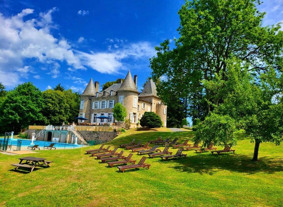 Chateau Le Mialaret Neuvic  Exterior photo
