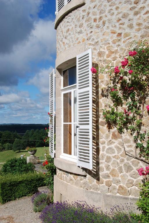 Chateau Le Mialaret Neuvic  Exterior photo